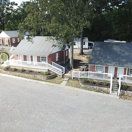 Early American Motel